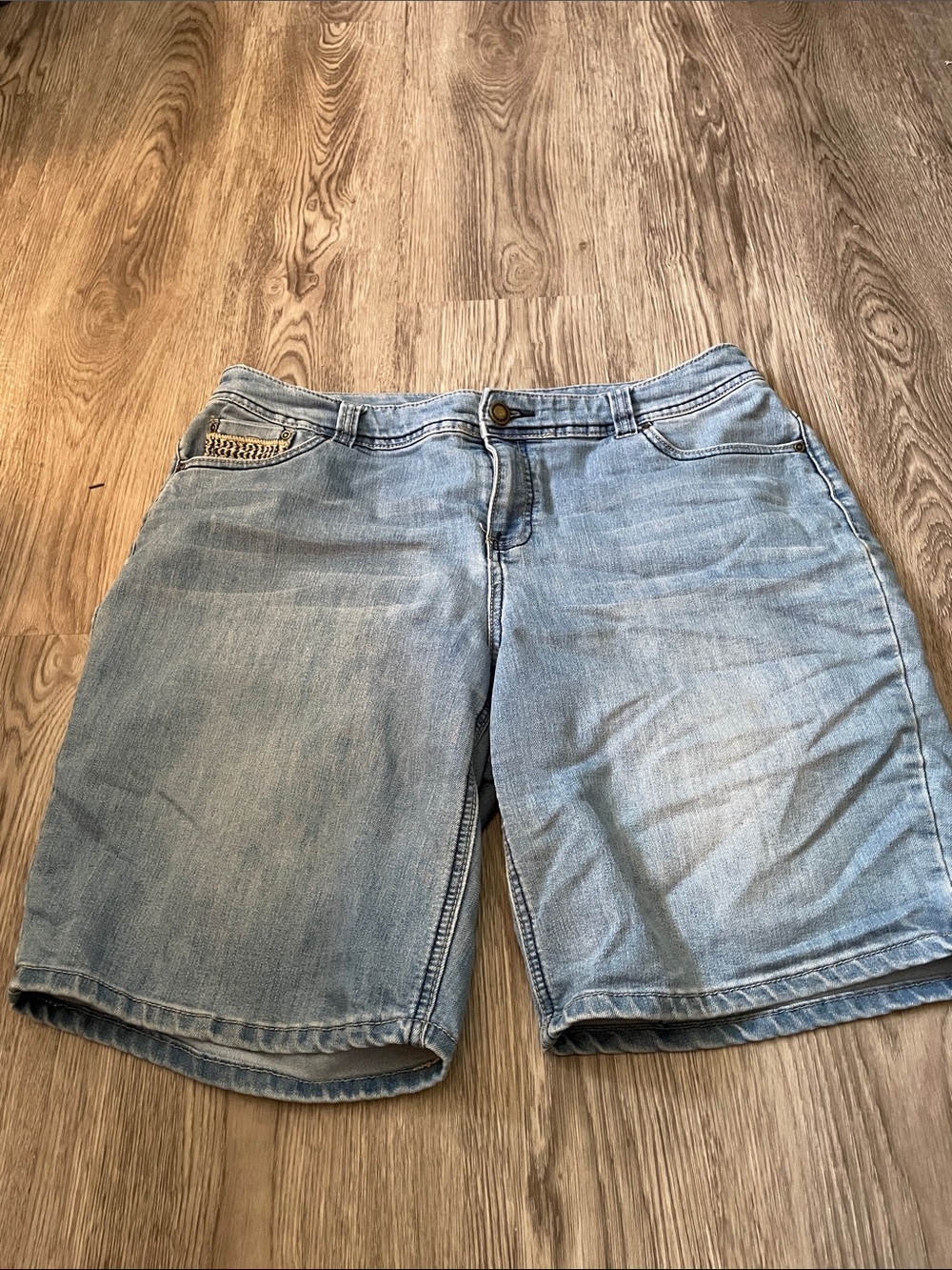 CJ Banks Light Wash Women’s Boyfriend Jeans